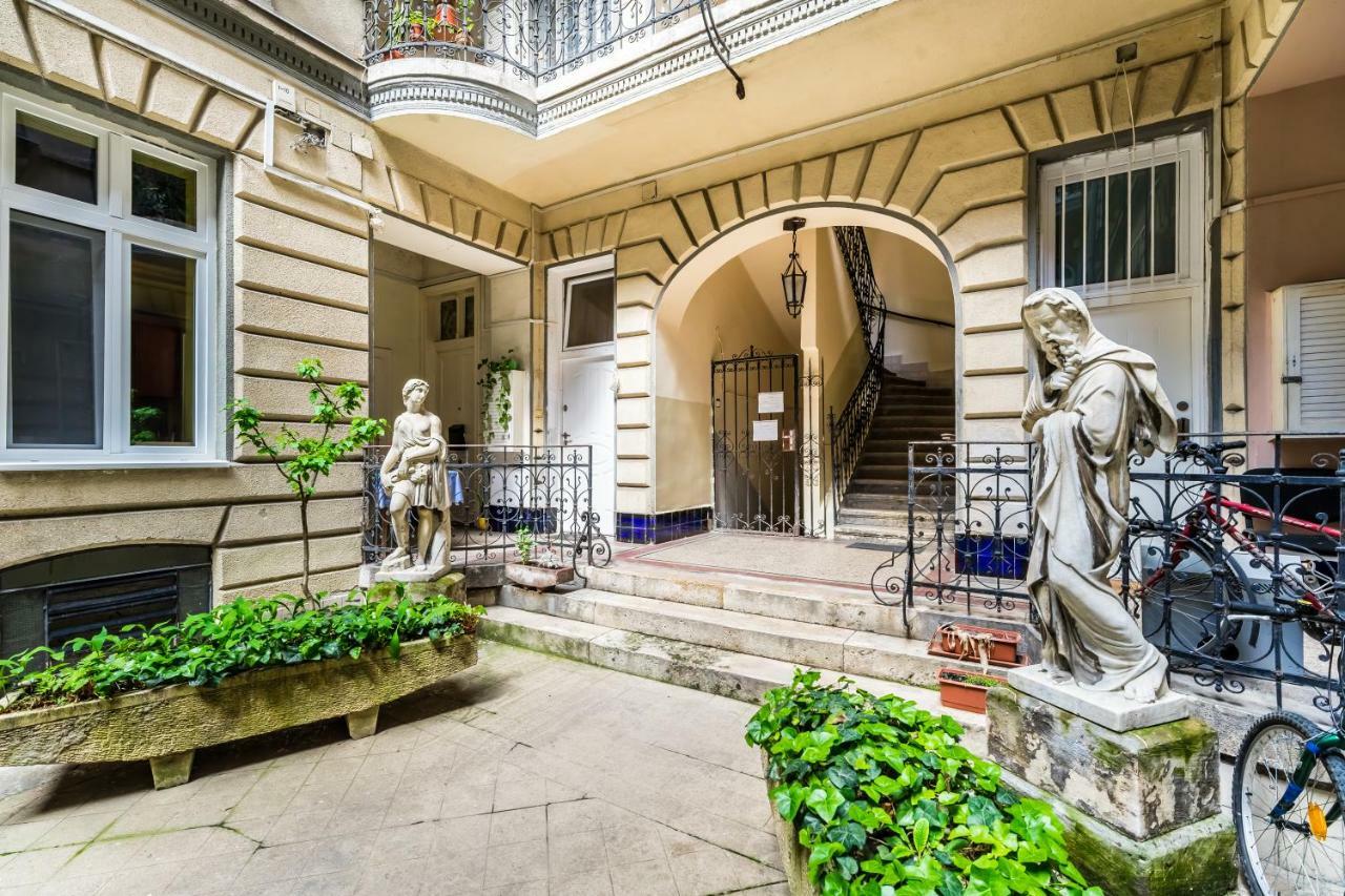 Bpr Azure Desire Studio Budapest Exterior photo