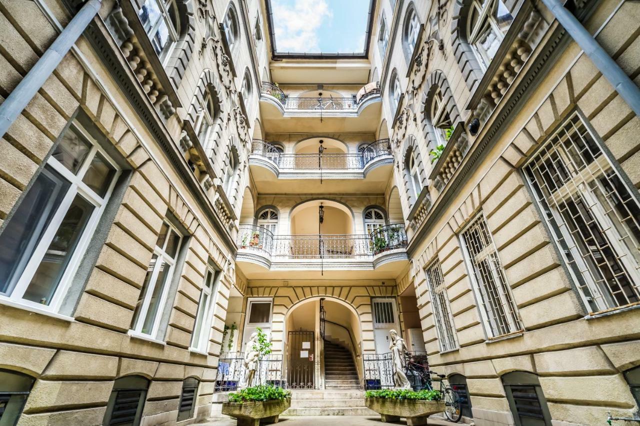 Bpr Azure Desire Studio Budapest Exterior photo